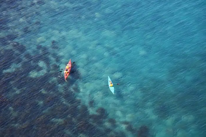 日本の喧騒から離れて、夏の休暇を過ごしたいですか？美しい海の景色が楽しめる、リラックスしてくつろげる、人里離れた島々を10ヶ所ご紹介します。