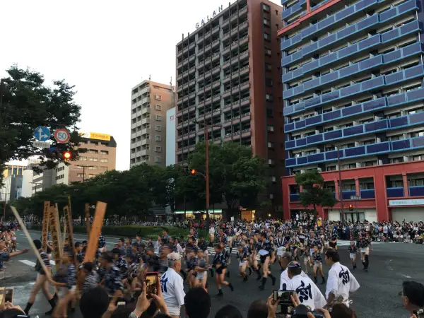 7月に九州で絶対に見ておきたいお祭り：福岡博多山笠祇園祭！夏の尻祭り？