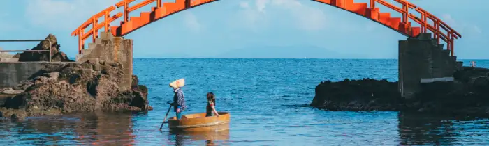 日本の喧騒から離れて、夏の休暇を過ごしたいですか？美しい海の景色が楽しめる、リラックスしてくつろげる、人里離れた島々を10ヶ所ご紹介します。