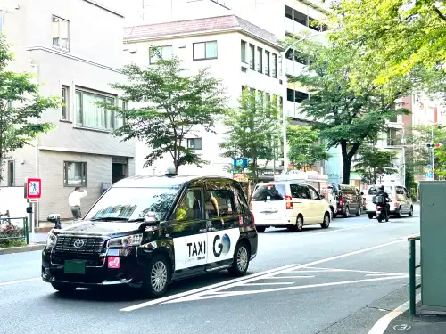日本には独自のタクシー文化があるのでしょうか?日本No.1のタクシーアプリ「GO!」をぜひダウンロードしてください!すぐに日本の旅行エキスパートになって、世界を探検しましょう!