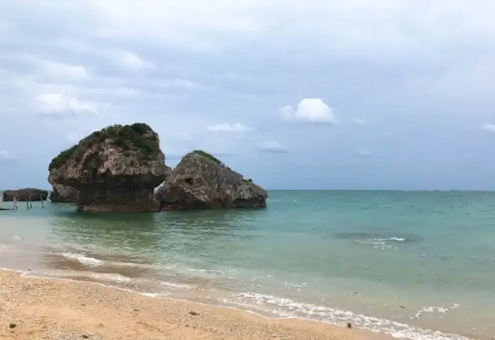 この夏、日本でウォータースポーツを楽しむならどこへ行こう？透き通った海、白い砂浜、美しい夕日、そして人里離れた無人島など、夢のようなビーチ10選をご紹介！ぜひこのリストをブックマークしてください！