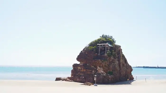 この夏、日本でウォータースポーツを楽しむならどこへ行こう？透き通った海、白い砂浜、美しい夕日、そして人里離れた無人島など、夢のようなビーチ10選をご紹介！ぜひこのリストをブックマークしてください！